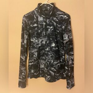 Women’s Reebok Black and Gray Camouflage Long Sleeve 1/4 Zip Shirt, Size Medium